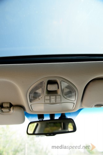 Hyundi Grand Santa Fe 2.2 CRDi 4WD Impression, odpiranje in senčenje strešnega okna