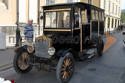 Tradicionalno srečanje najlepših starodobnih avtomobilov