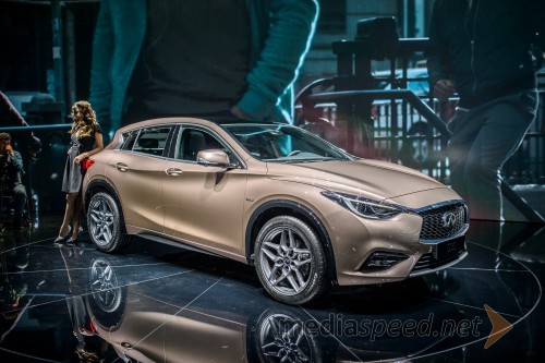 Infiniti Q30