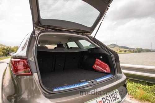 Seat Leon X-Perience 2.0 TDI DSG 4WD Start-Stop (184 KM), prtljažnik ima dvojno dno