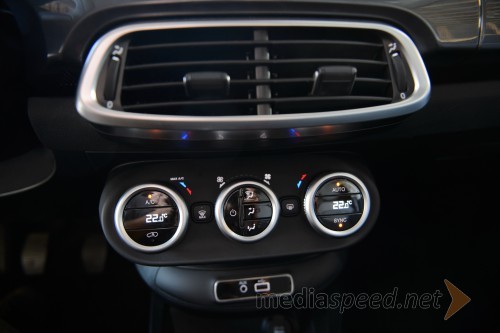 Fiat 500X City Look 1.6 Multijet II 16V Pop Star, dvopodročna samodejna klimatska naprava se doplača v opremi Pop Star