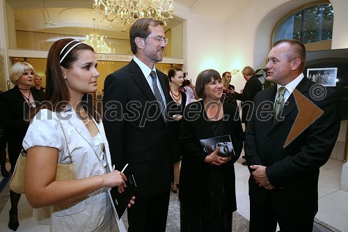 Lojze Peterle, kandidat za predsednika RS z ženo Branko in Franc Kangler, župan Maribora z ženo Tanjo