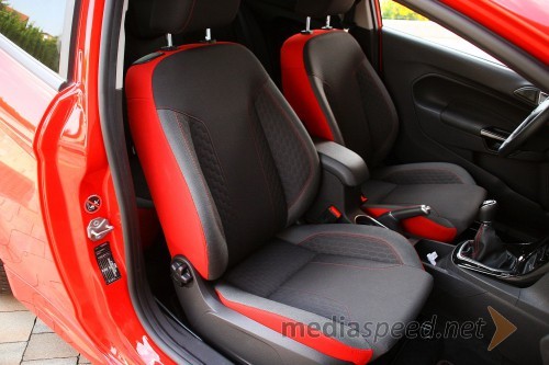 Ford Fiesta 1.0 EcoBoost Red Edition, sprednji sedeži so udobni in oprijemljivi telesu