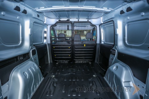 Fiat Doblo Cargo 1.6 Multijet 16v SX, tovorni prostor ima zaščitno plastiko le na vratih
