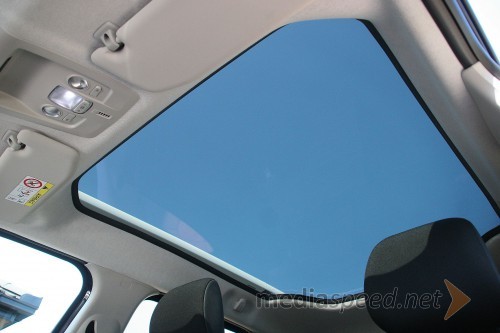Citroën C4 Cactus Shine 1.6 BlueHDi, panoramska streha nima zaslonke
