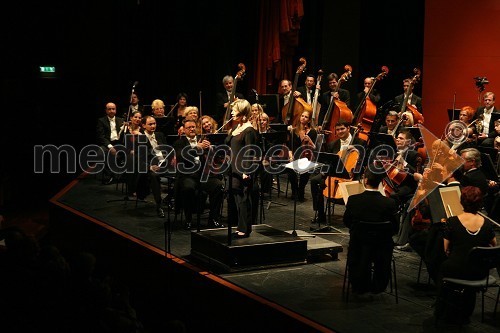 Simfonični orkester SNG Maribor z dirigentko Karen Kamenšek