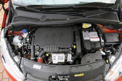 Peugeot 208 Allure 1.2 PureTech 110 Stop&Start, mediaspeed test