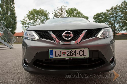 Nissan Qashqai 1.6 dCi 360°, kamera in senzorji so diskretno skriti