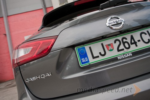 Nissan Qashqai 1.6 dCi 360°, kamera je pod tovarniškim emblemom