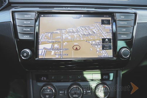 Škoda Superb 2.0 TDI DSG Style, navigacijska naprava