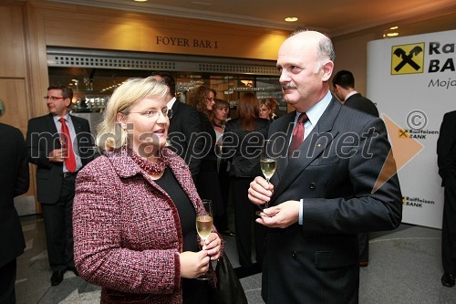 Heidrun Kopp, predstavnica Raiffeisen International in Klemens Nowotny, v.d. predsednika uprave Raiffeisen Banke d.d.