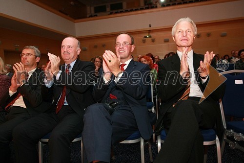 Klemens Nowotny, v.d. predsednika uprave Raiffeisen Banke d.d., Peter Lennkh, član uprave Raiffeisen International in član nadzornega sveta Raiffeisen Banke d.d. in Mirko Krašovec, član nadzornega sveta Raiffeisen Banke d.d.