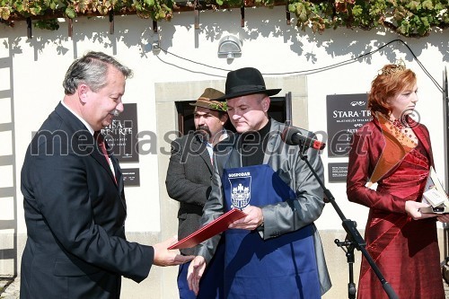 ..., Alojz Jenuš - Slavek, outar in brač iz Malečnika, Franc Kangler, mariborski župan in Maja Benčina, Vinska kraljica Slovenije 2007