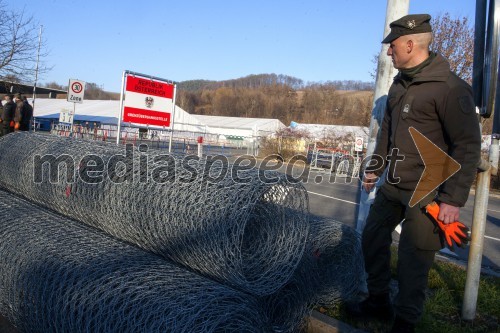 Postavitev žične ograje na meji z Avstrijo