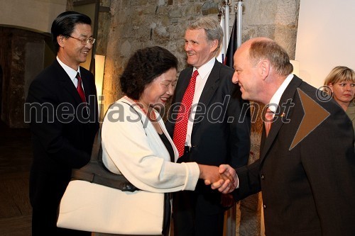 Fuyan Wang, kitajski ambasador z ženo, dr. Hans-Joachim Goetz, nemški veleposlanik v Sloveniji in g. Mayer, namestnik nemškega veleposlanika