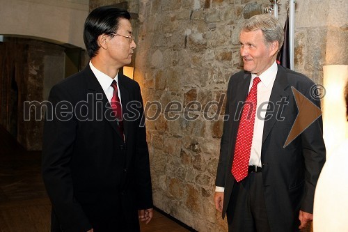 Fuyan Wang, kitajski ambasador in dr. Hans-Joachim Goetz, nemški veleposlanik v Sloveniji