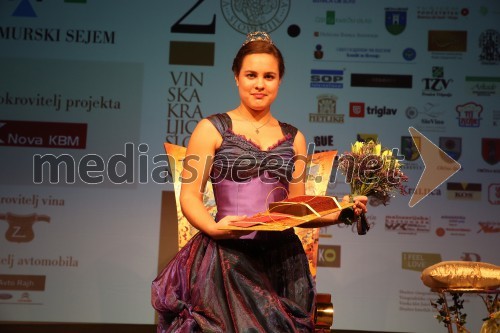 Vinska kraljica Slovenije 2016 je Sara Stadler
