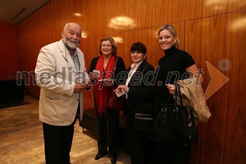 Zvone Šedlbauer, režiser in njegova žena Desa Puc, Tatjana in Nives Dobronič