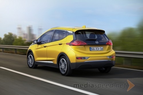 Opel napoveduje spremembe: prihaja električni avto Ampera-e