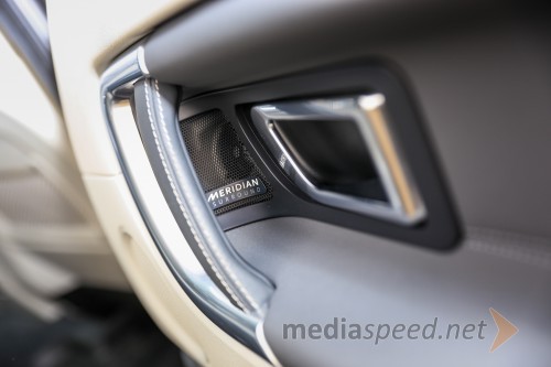 Land Rover Discovery Sport 2.0 TD4 HSE, zvočniki skriti ob vratnih kljukah 