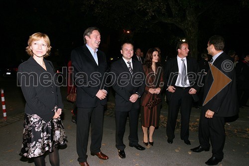 Vasko Simoniti, minister za kulturo z ženo Alenko Zor Simoniti, Franc Kangler, mariborski župan z ženo Tanjo, Bojan Šrot, župan občine Celje in Danilo Rošker, direktor SNG Maribor