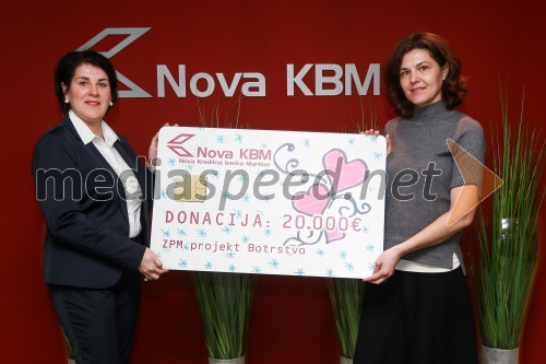 Predaja donacije Nove KBM Zvezi prijateljev Mladine