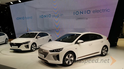 Hyundai Ioniq je Južnokorejski odgovor na raznovrstna alternativna goriva. Gre za prvi njihov avtomobil v različicah s popolnim električnim, hibridnim in plug-in hibridnim prenosom moči.