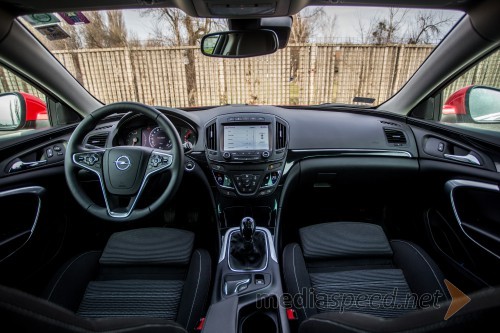 Opel Insignia 2.0 CDTi ECOTEC Cosmo, prijetna notranjost 