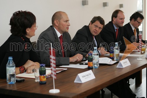 Duška Vuga Cizl, direktorica agencije Mediamix, Janez Zorko, direktor podjetja Miele Adria, Reinhard Zinkann, administrativni vodja in solastnik podjetja Miele, Marcus Miele, administrativni vodja in solastnik podjetja Miele in Tomaž Dietinger, prevajalec