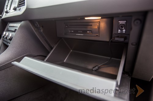 Seat Leon X-Perience 1.6 TDI CR 4Drive Start/Stop, multimedijski portali v predalu 