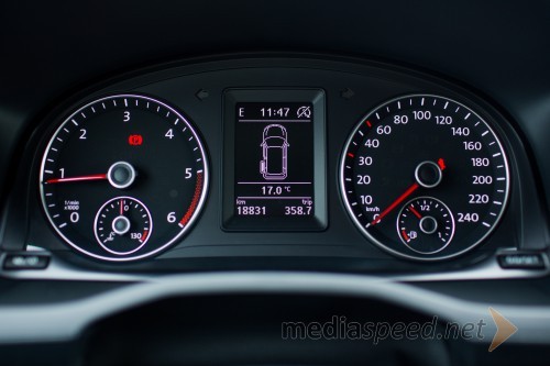 Volkswagen Caddy 2.0 TDI Trendline, merilniki z manjšim zaslonom v sredini