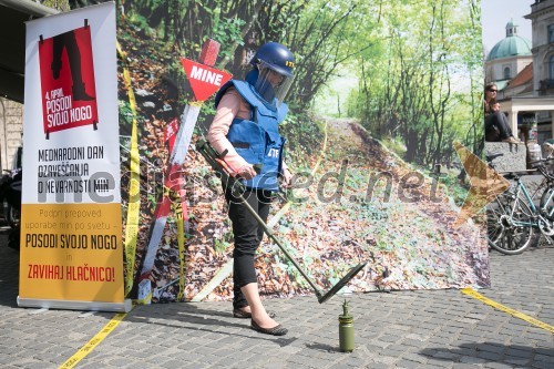 Kampanja ob mednarodnem dnevu ozaveščanja o nevarnosti min »Posodi svojo nogo – zavihaj hlačnico!«