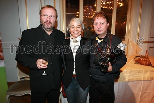 Stanislav Moša, režiser predstave Kabaret, ki je dobila nagrado za estetski preboj, Alja Predan, dramaturginja in vodja gledališkega programa v Cankarjevem domu in Janko Rath, fotograf Večera