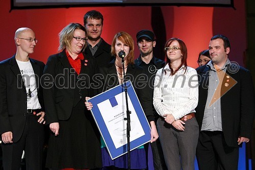 Gregor Moder, Maja Dekleva, Tomaž Lapajne, Alenka Marinič, Damjan Rostan, Sonja Vilc in Goran Završnik, člani Kolektiva Narobov, dobitniki Ježkove nagrade 2007