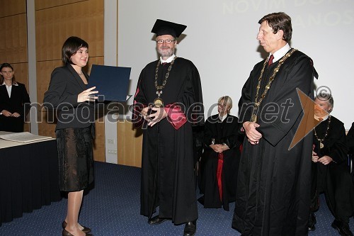 Dr. Amra Perva Uzunalić, dr. Ivan Rozman, rektor Univerze v Mariboru in red. prof. dr. Željko Knez, Fakulteta za kemijo in kemijsko tehnologijo Univerze v Mariboru