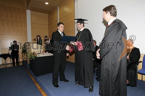 Dr. Dejan Štefanec, dr. Ivan Rozman, rektor Univerze v Mariboru in red. prof. dr. Željko Knez, Fakulteta za kemijo in kemijsko tehnologijo Univerze v Mariboru