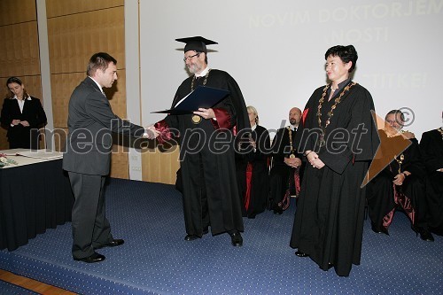 Dr. Tomaž Gračner, dr. Ivan Rozman, rektor Univerze v Mariboru in izr. prof. dr. Dušica Pahor, Medicinska fakulteta Univerze v Mariboru