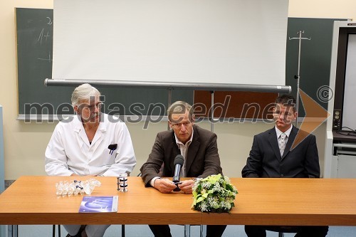 Doc. dr. med. Gorazd Pirc, Univerzitetni klinični center Maribor, prof. Archibald von Strempel (Avstrija) in dr. med. Matjaž Voršič, Univerzitetni klinični center Maribor
