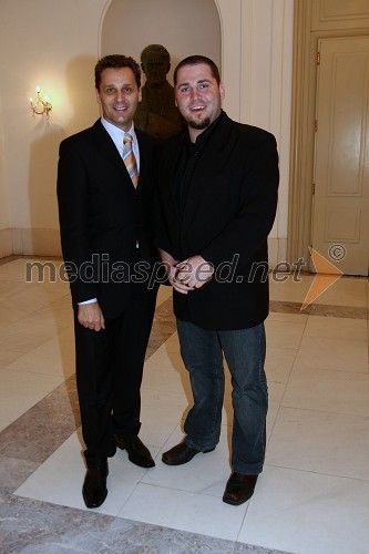 Danilo Rošker, direktor SNG Maribor in Jaki Jurgec, baritonist