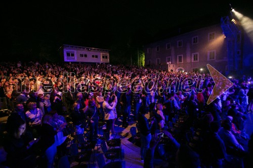 Oliver Dragojević in dupini z gosti, koncert