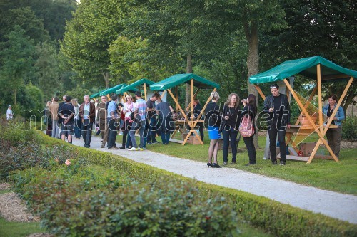 Vrtnice in vino, koncert v Botaničnem vrtu UM