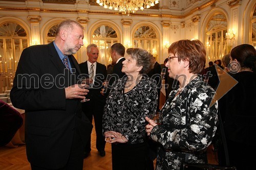 Dr. Dimitrij Rupel, minister za zunanje zadeve RS, Zora Tomič, predsednica UNICEF Slovenija in Maja Vojnovič, direktorica UNICEF Slovenija