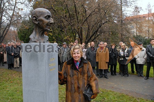 Doprsni kip Leona Štuklja in Lidija, hčerka Leona Štuklja