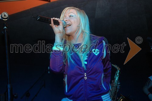 Kristina Zadnikar, pevka skupine Leeloojamais