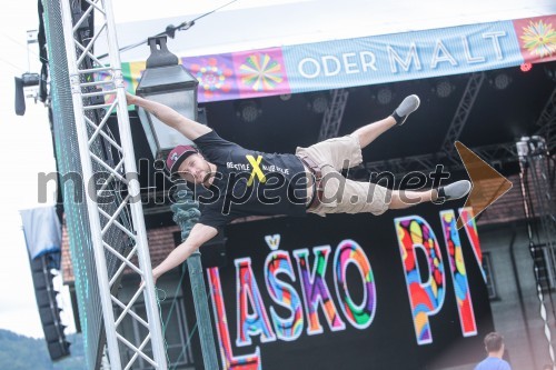 Freestyle klub Celje – akrobatski nastop članov kluba na parterju ter velikem in malem trampolinu