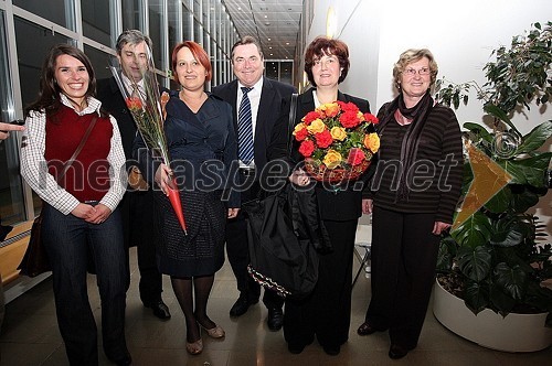 Alenka Resman in Janez Dolinar, sovoditelja prireditve, Tatjana Pirc, urednica prvega programa Radia Slovenija, ..., ... in ...