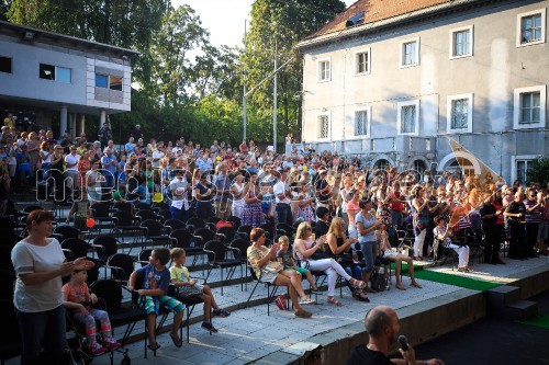 Festival Ljubljana 2016: Predani korakom, plesna predstava
