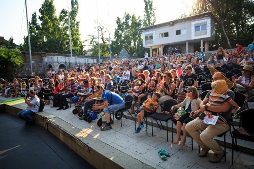 Festival Ljubljana 2016: Predani korakom, plesna predstava