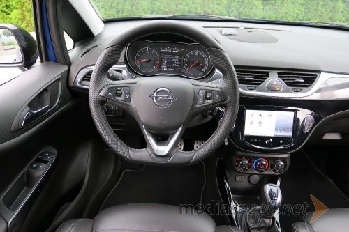 Opel Corsa 1.6 Turbo OPC, podsekan športen volan