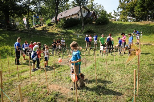 Otroci Triglava razigrani na Hleviški planini